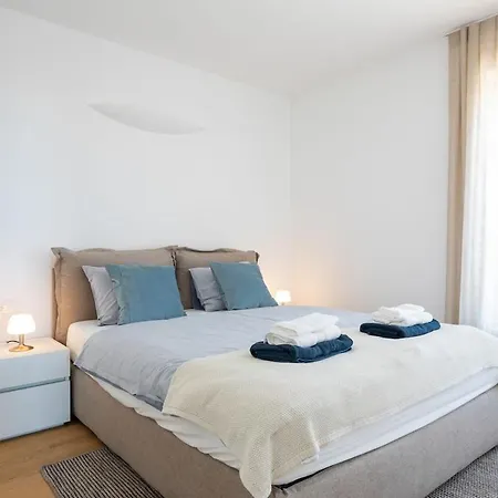 Apartment B & M