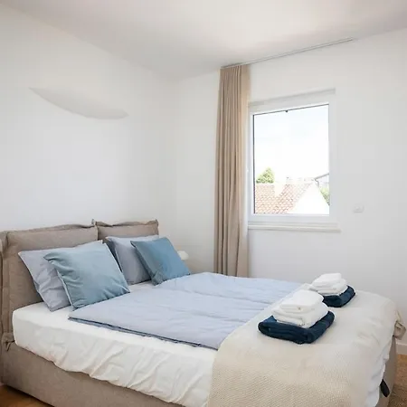 B & M Apartment
