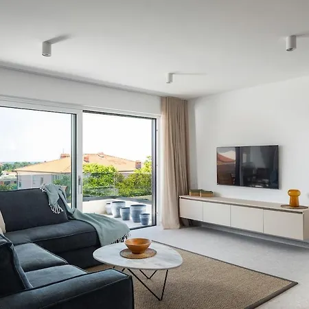 Apartment B & M *
